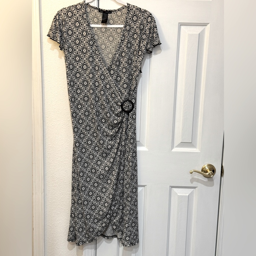 FAITH ❤️ PASSION KNEE LENGTH WRAP DRESS. Black & White. Size L. P2P 22”, 42” L